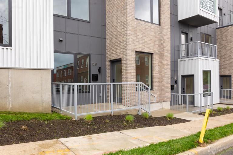 Listing Photo MLS #HMS2546952