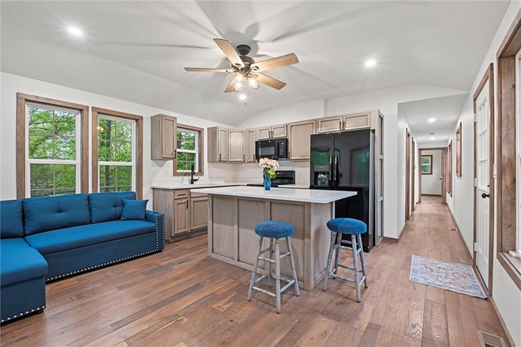 Listing Photo MLS #HMS2548731