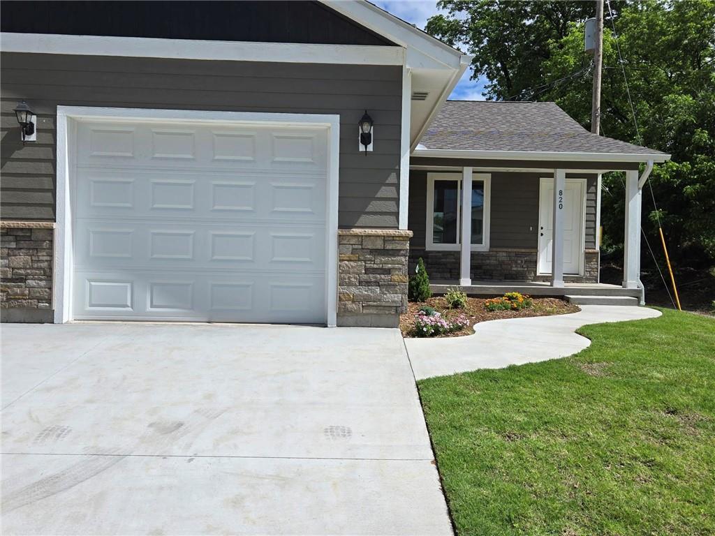 Listing Photo MLS #HMS2555941