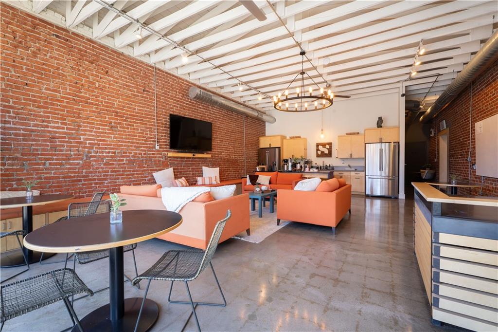 Listing Photo MLS #HMS2559987