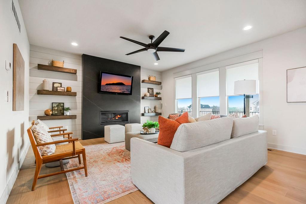 Listing Photo MLS #HMS2570968