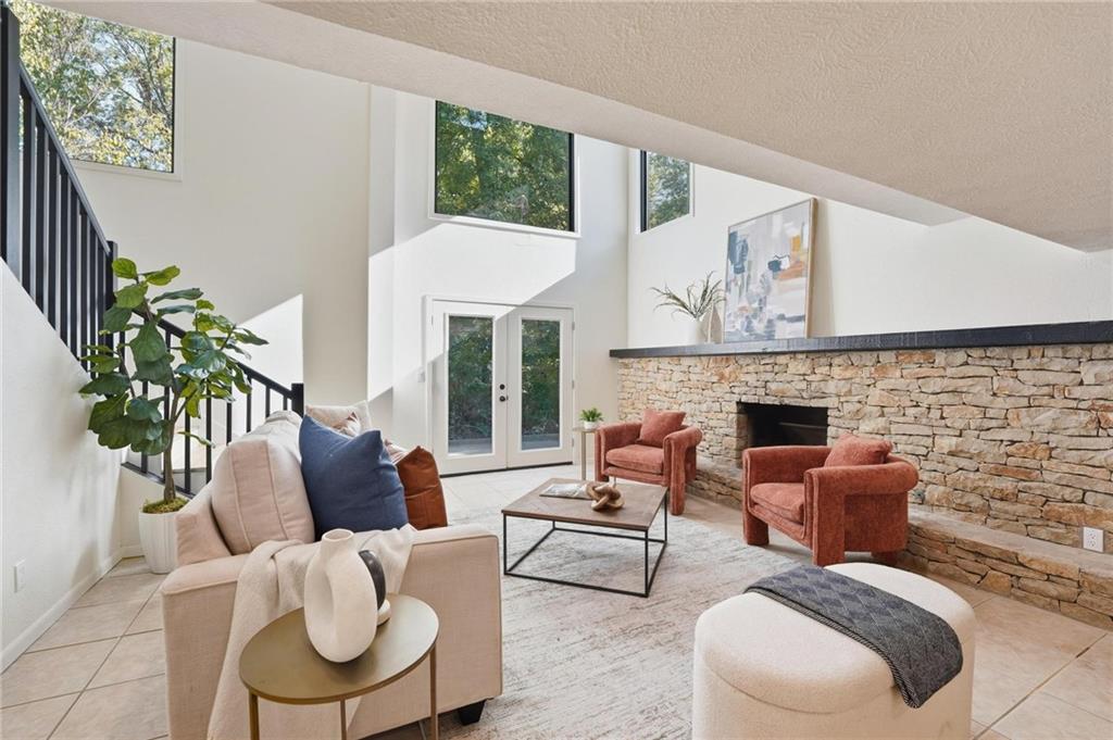 Listing Photo MLS #HMS2579567