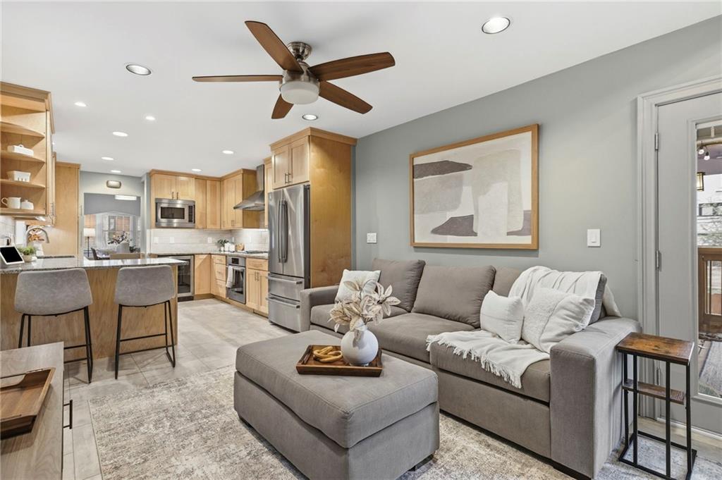 Listing Photo MLS #HMS2583926