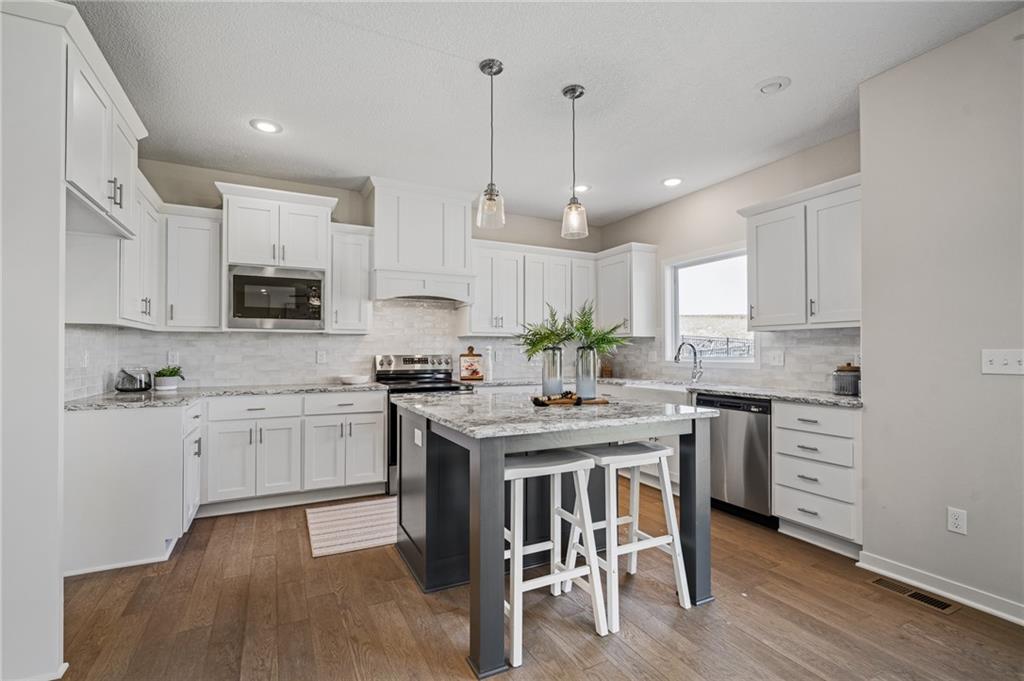 Listing Photo MLS #HMS2594905