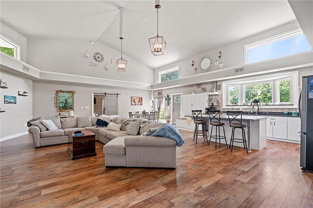 Listing Photo MLS #HMS2600768