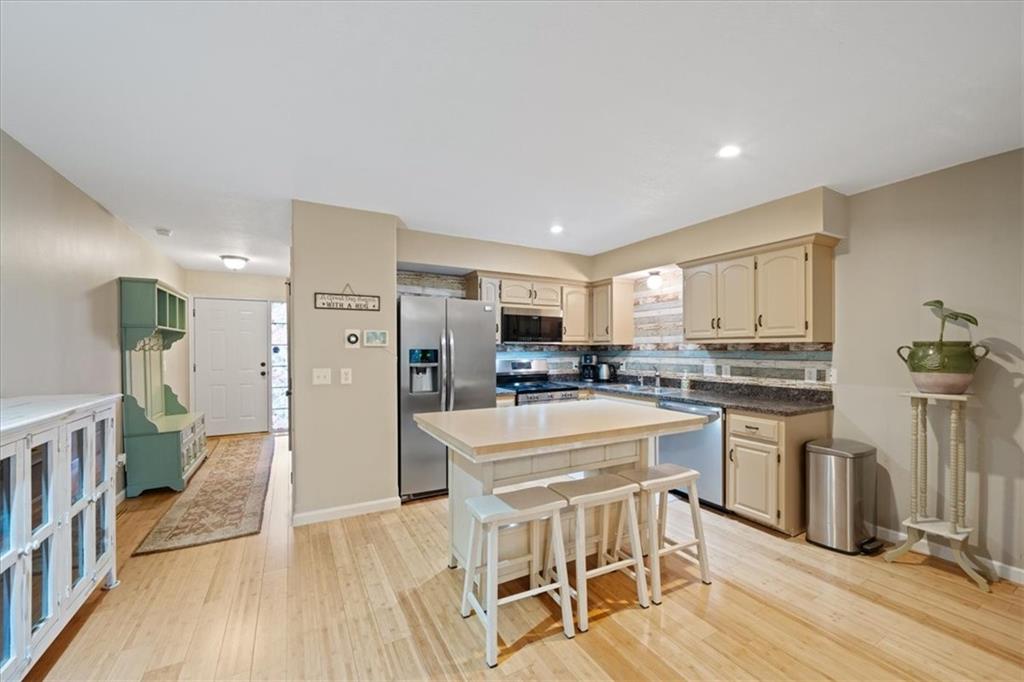 Listing Photo MLS #HMS2601439