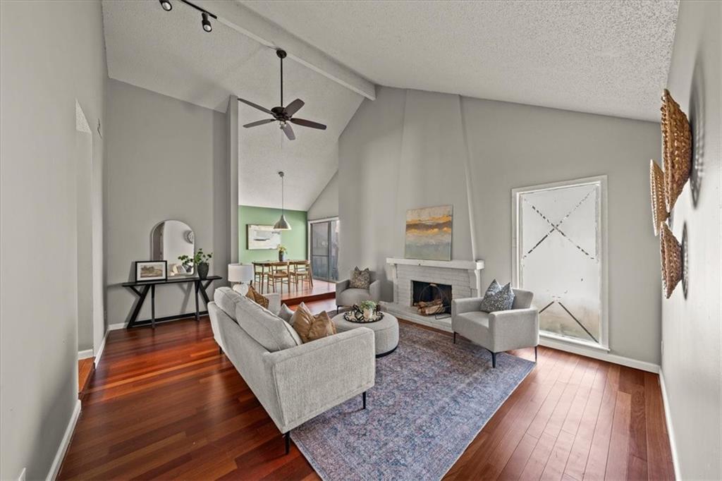 Listing Photo MLS #HMS2602399