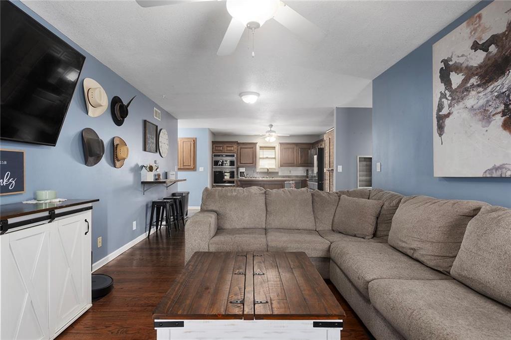 Listing Photo MLS #HMS2603939