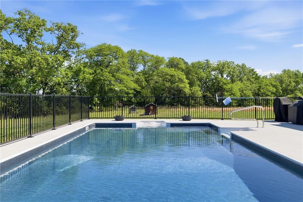 Listing Photo MLS #HMS2613130