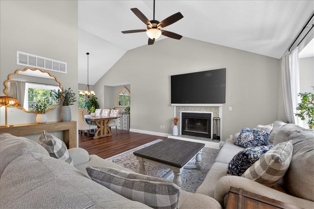 Listing Photo MLS #HMS2615546