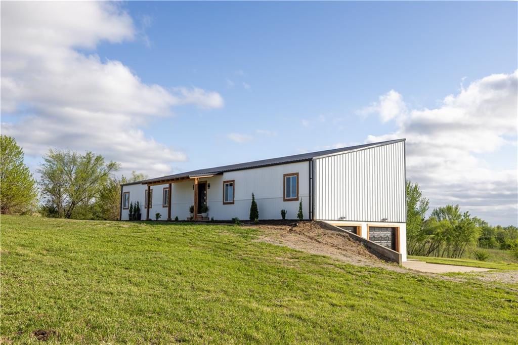 Listing Photo MLS #HMS2615913