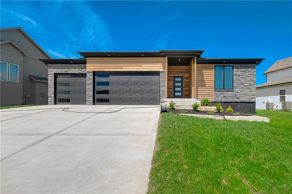 Listing Photo MLS #HMS2624920
