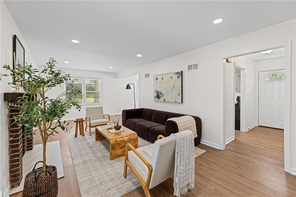 Listing Photo MLS #HMS2631162