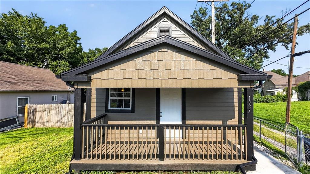 Listing Photo MLS #HMS2631426