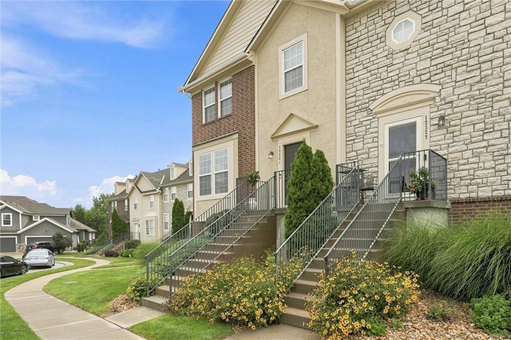 Listing Photo MLS #HMS2637435