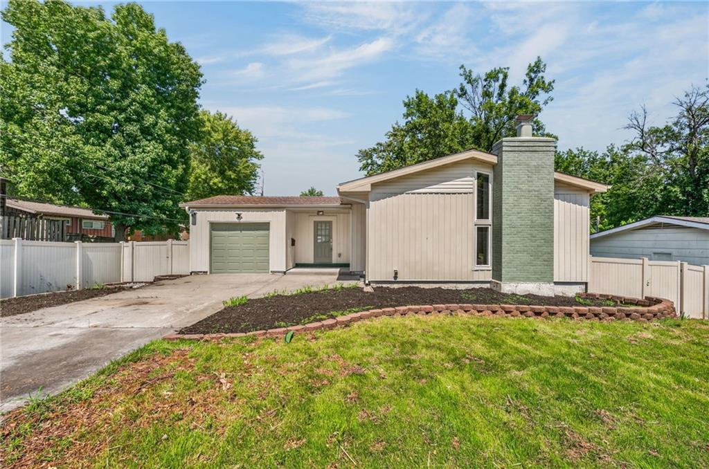 Listing Photo MLS #HMS2639057